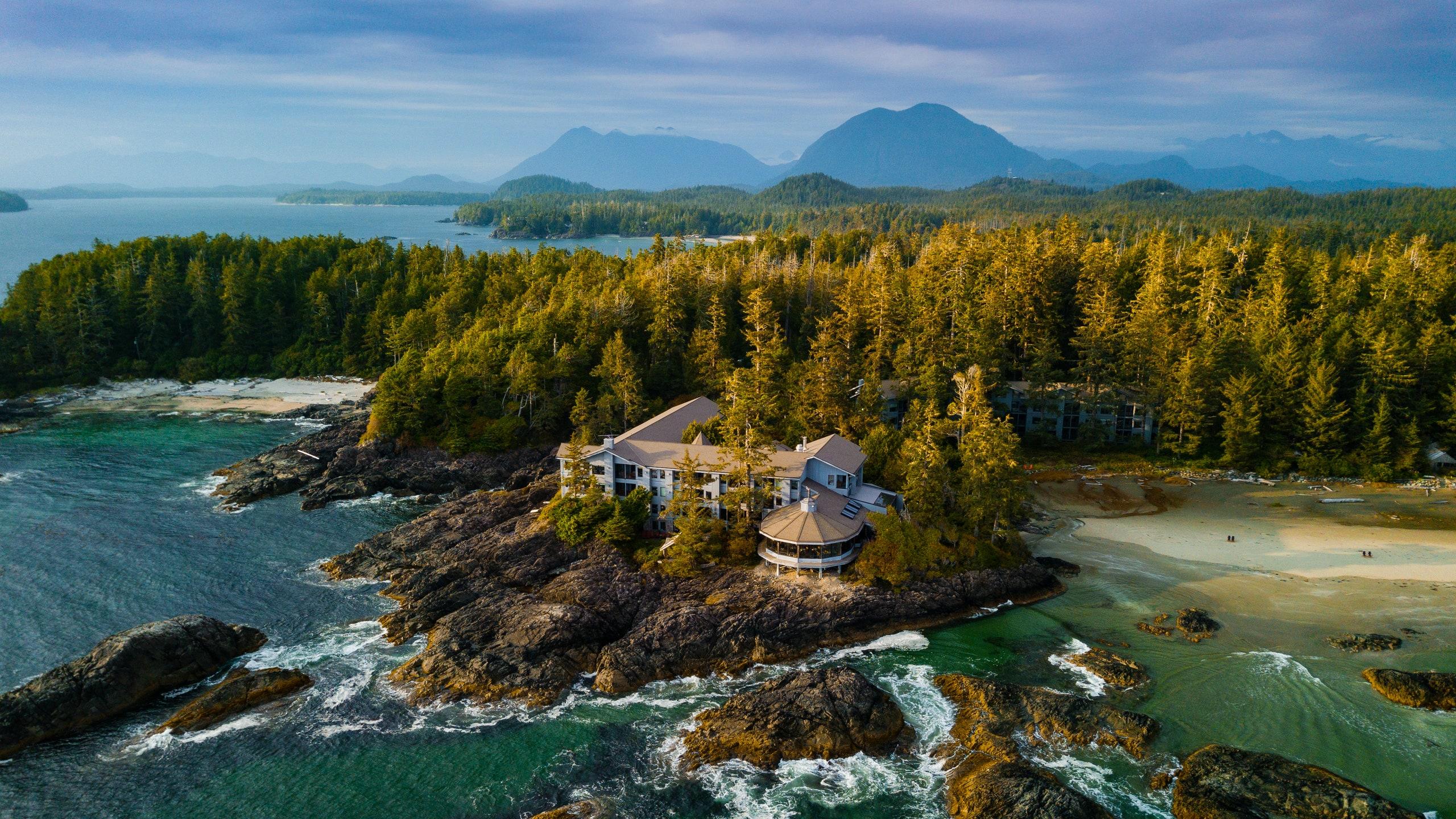 15 Charming Small Towns in Canada for a Relaxing Getaway
